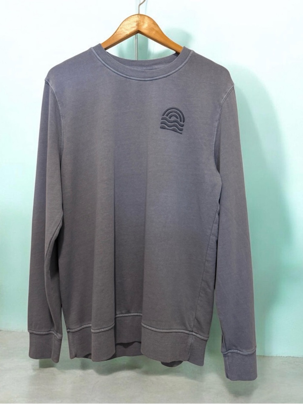 Jade Men's Crewneck Sweatshirt in Gray